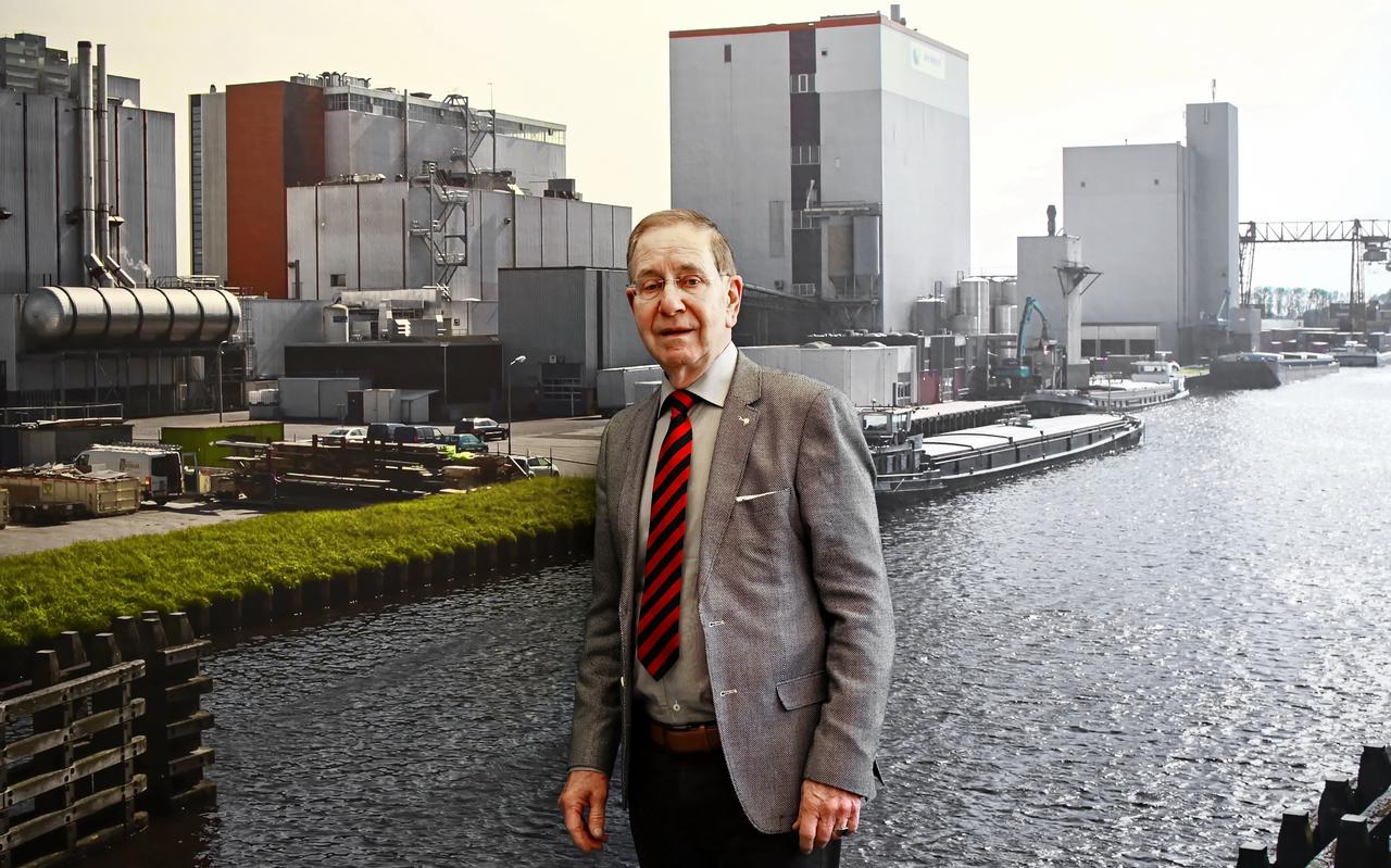 Henrico ten Brink met op de achtergrond de haven van Meppel. Deze moet naar zijn mening worden uitgebreid. Henrico ten Brink met op de achtergrond de haven van Meppel. Deze moet naar zijn mening worden uitgebreid.