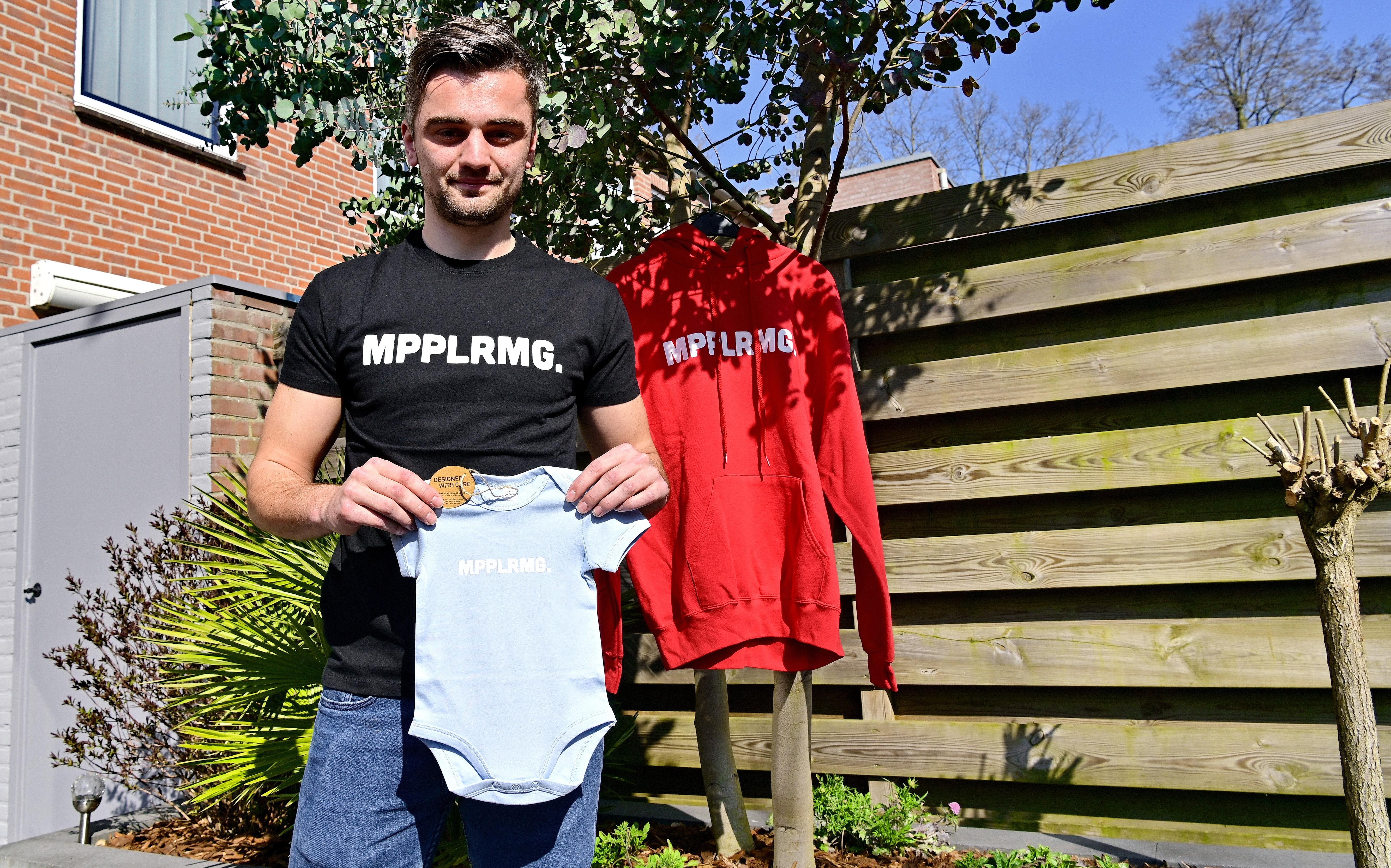 Rens Rengelink is een webshop begonnen die shirts, hoodies en rompertjes verkoopt met de tekst MPPLRMG erop. Rens Rengelink is een webshop begonnen die shirts, hoodies en rompertjes verkoopt met de tekst MPPLRMG erop.