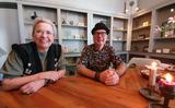 Annerie Kremer en Jacob van der Veen verzorgen een rouwcafé in Meppel.