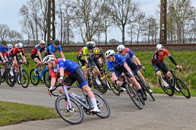 Voormalige darter Jarno Braamskamp uit Staphorst grijpt nét naast podiumplek in ‘thuiswedstrijd’ Ron