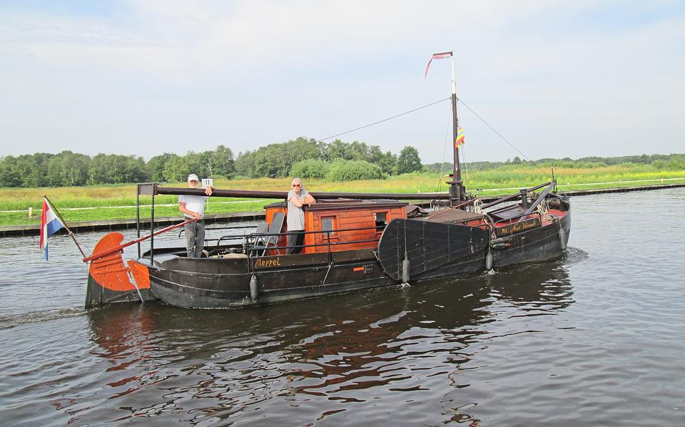  Leks van der Voort van der Kleij (75) en Janneke Smink (76). op hun schip Nooit Volmaakt. 