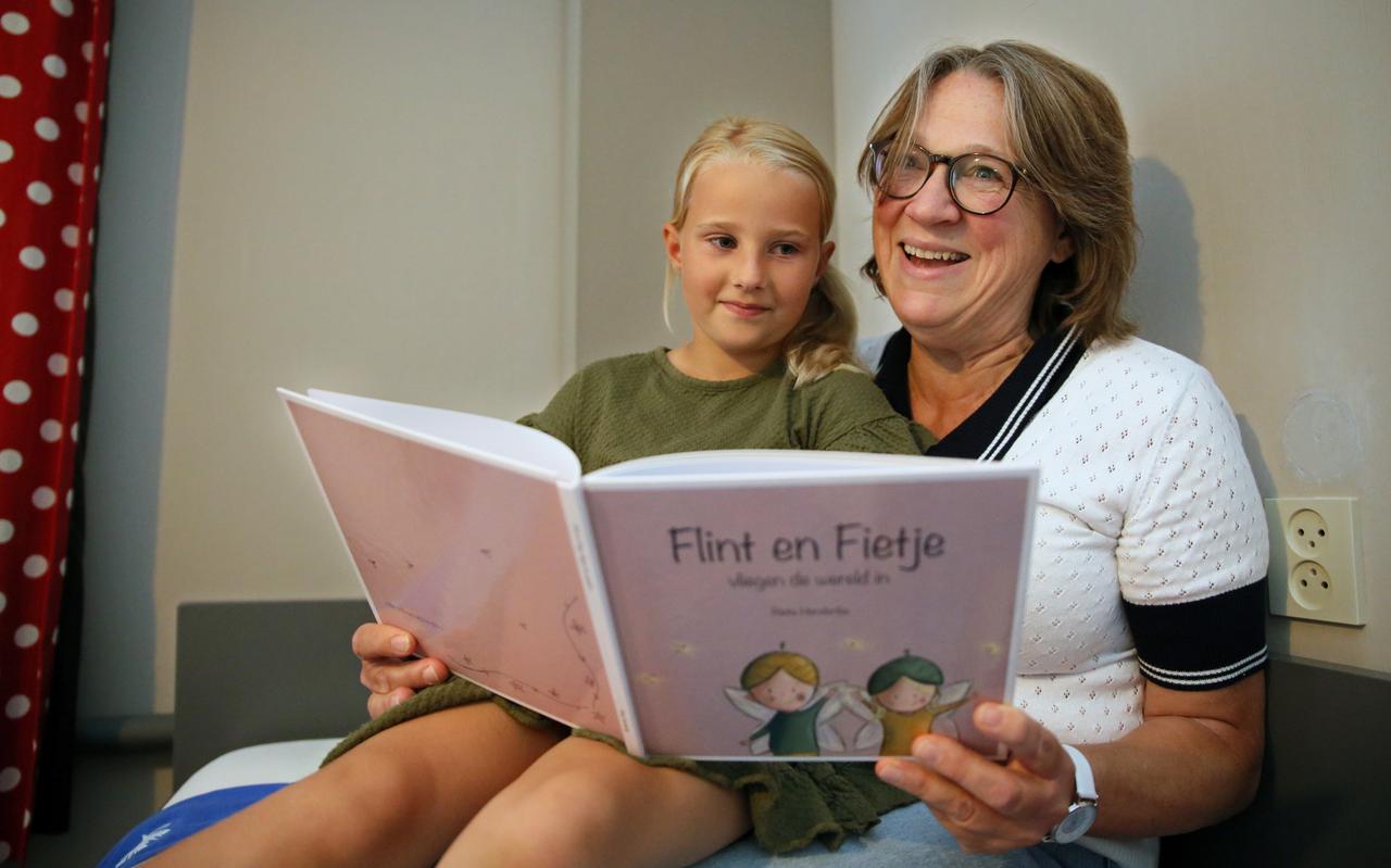 Rieta vertelt kleindochter Sterre vaak verhaaltjes. Flint en Fietje kwamen tot leven.