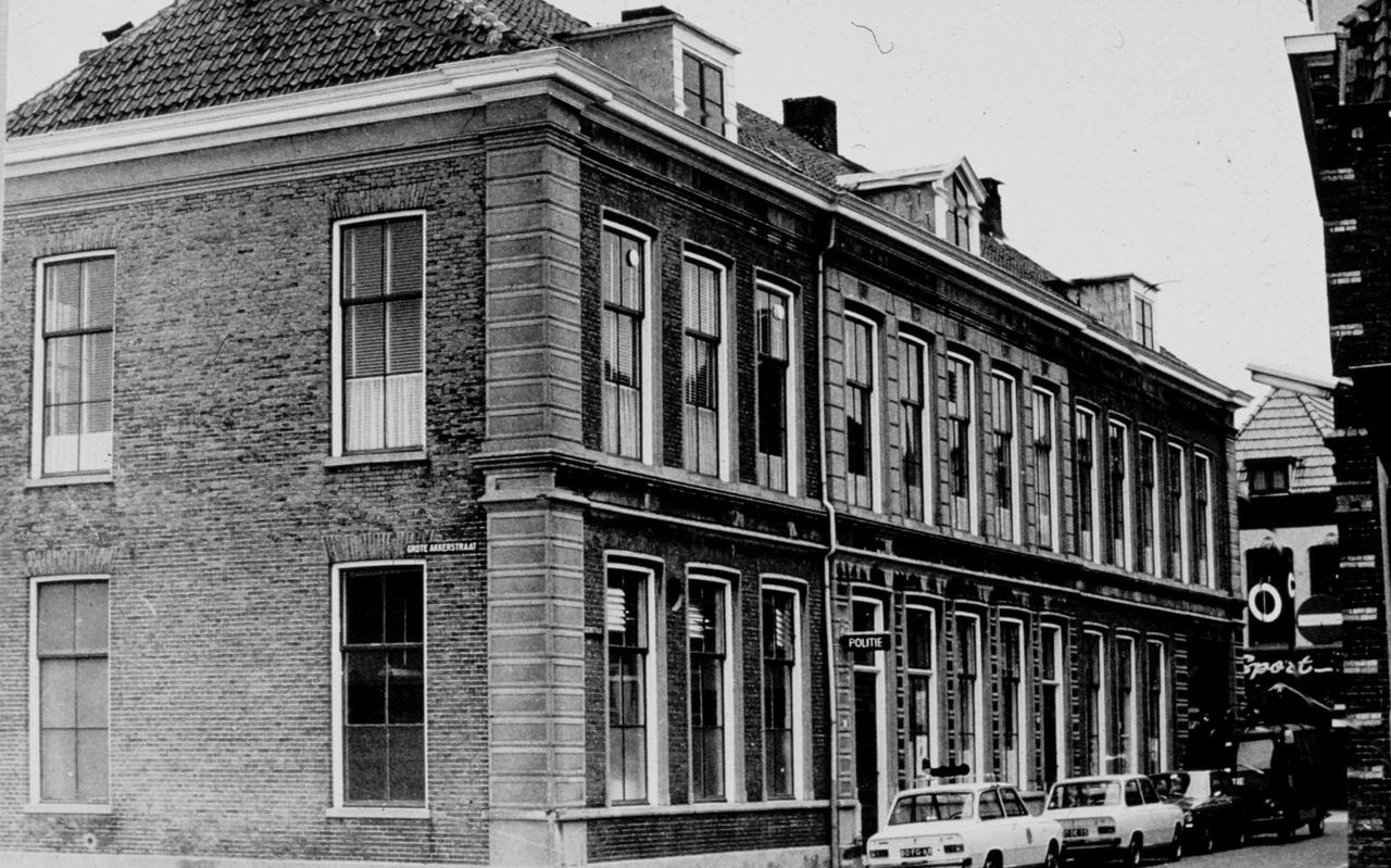 De 'Holländische Gefängnis': het politiebureau aan de Hagenstraat.
