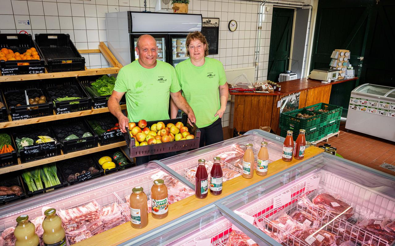 Harm en Mathilde Nieuwenhuis begonnen vorig jaar een boerderijwinkel met producten uit de regio.
