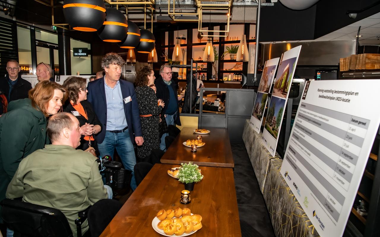 Er was veel belangstelling voor de inloopavond over de Urzo-locatie. Er was veel belangstelling voor de inloopavond over de Urzo-locatie.