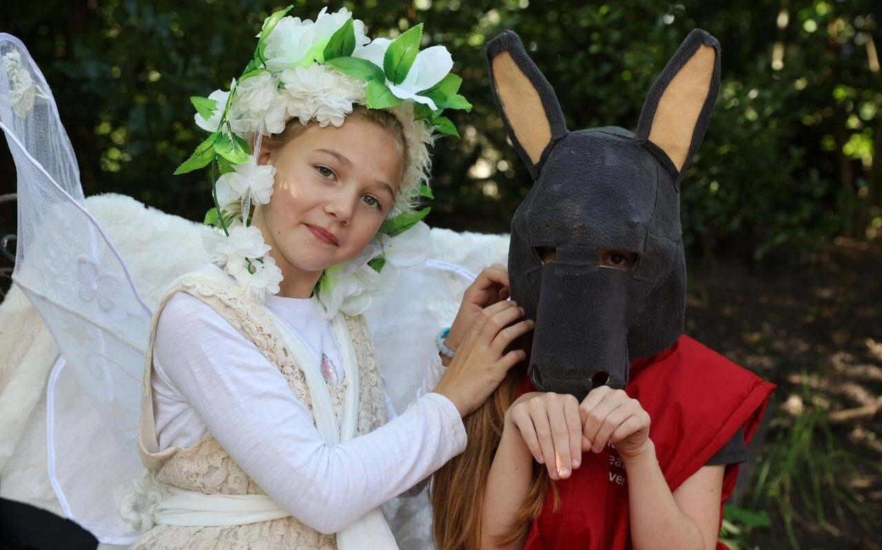 Kinderen maken bij het Jeugdtoneel in Diever in een veilige, stimulerende en speelse omgeving kennis met toneelspelen. Kinderen maken bij het Jeugdtoneel in Diever in een veilige, stimulerende en speelse omgeving kennis met toneelspelen.