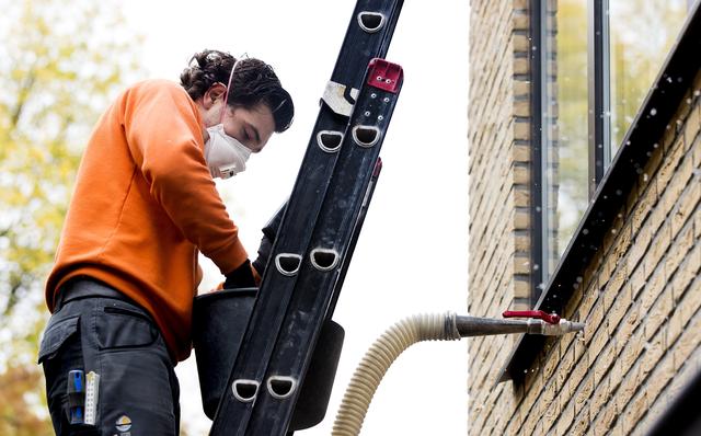 ‘Ga niet in zee met isolatiebedrijven die onaangekondigd aan de deur komen en zeggen zaken te doen m