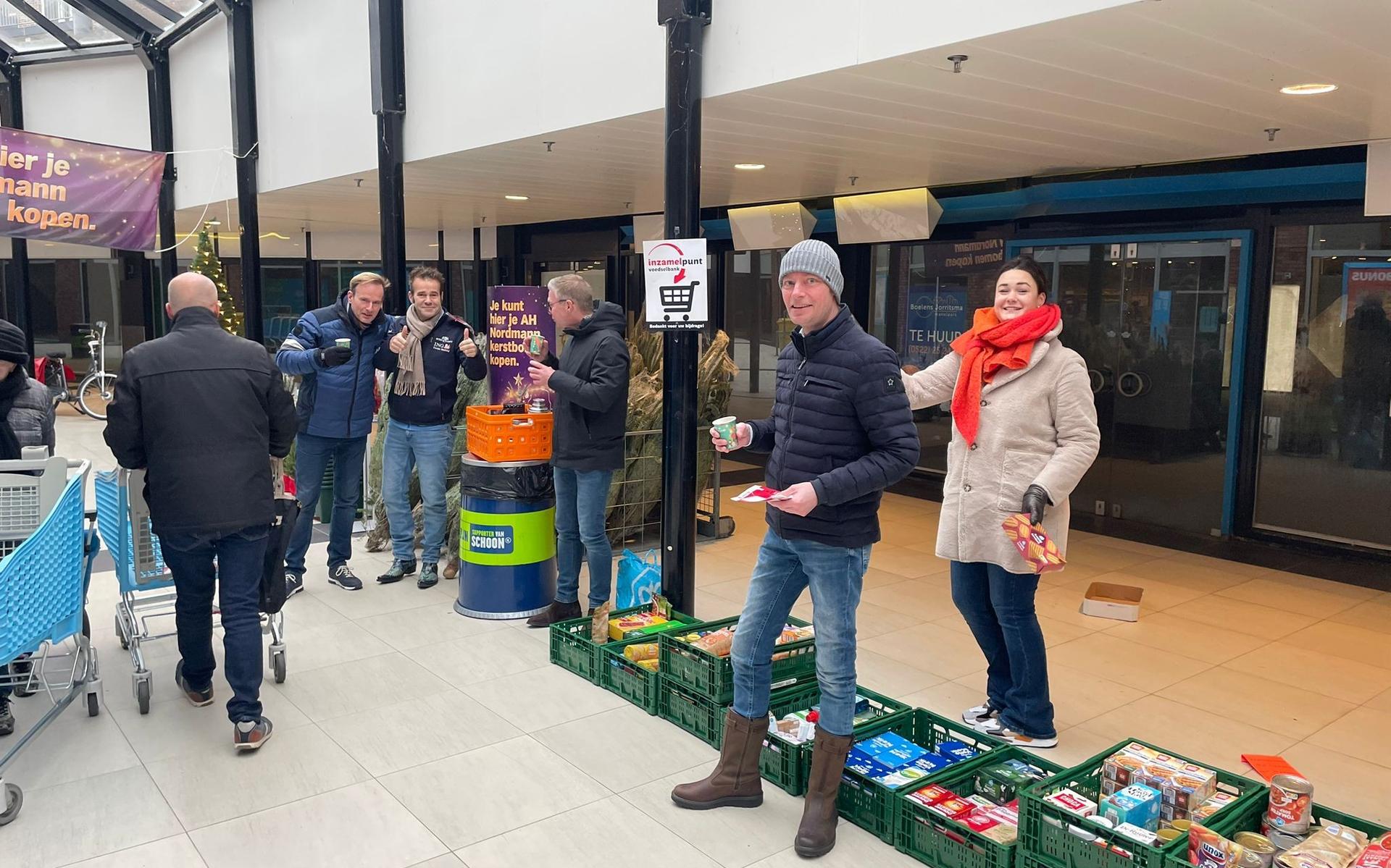 Mensen konden zaterdag houdbare producten aanleveren voor de Voedselbank.