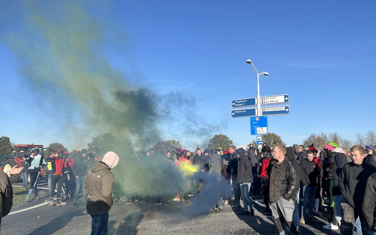 Staphorsters hielden zaterdag de demonstranten van Kick Out Zwarte Piet met geweld tegen.