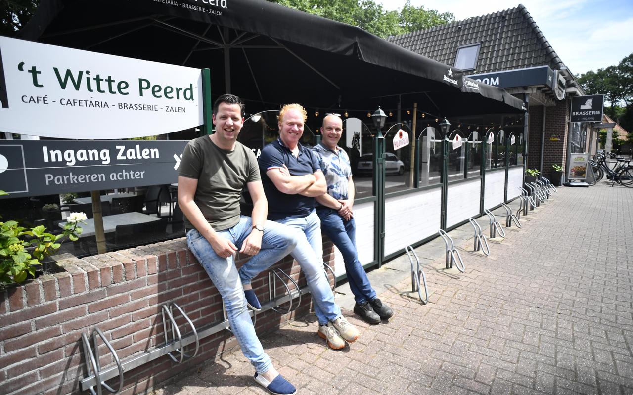 De nieuwe eigenaren van 't Witte Peerd in Nieuwleusen. 