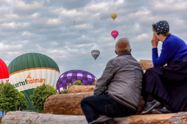 Voor de zevende keer varen tientallen heteluchtballonnen vanuit Staphorst richting de wolken