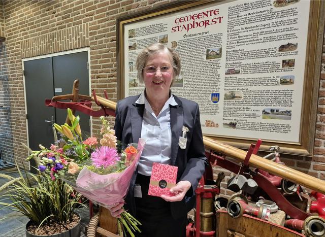 Na 25 jaar moet het gemeentehuis van Staphorst verder zonder Annigje. ‘Ik ben dankbaar dat ik dit we
