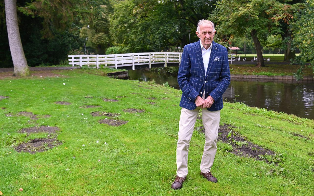 Gerard Voogd in 'zijn' Wilhelminapark. Gerard Voogd in 'zijn' Wilhelminapark.