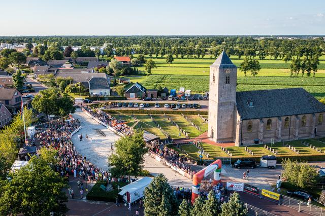 Paarden onder de kerktoren: Handelskeuring Rouveen gaat voor 26ste editie