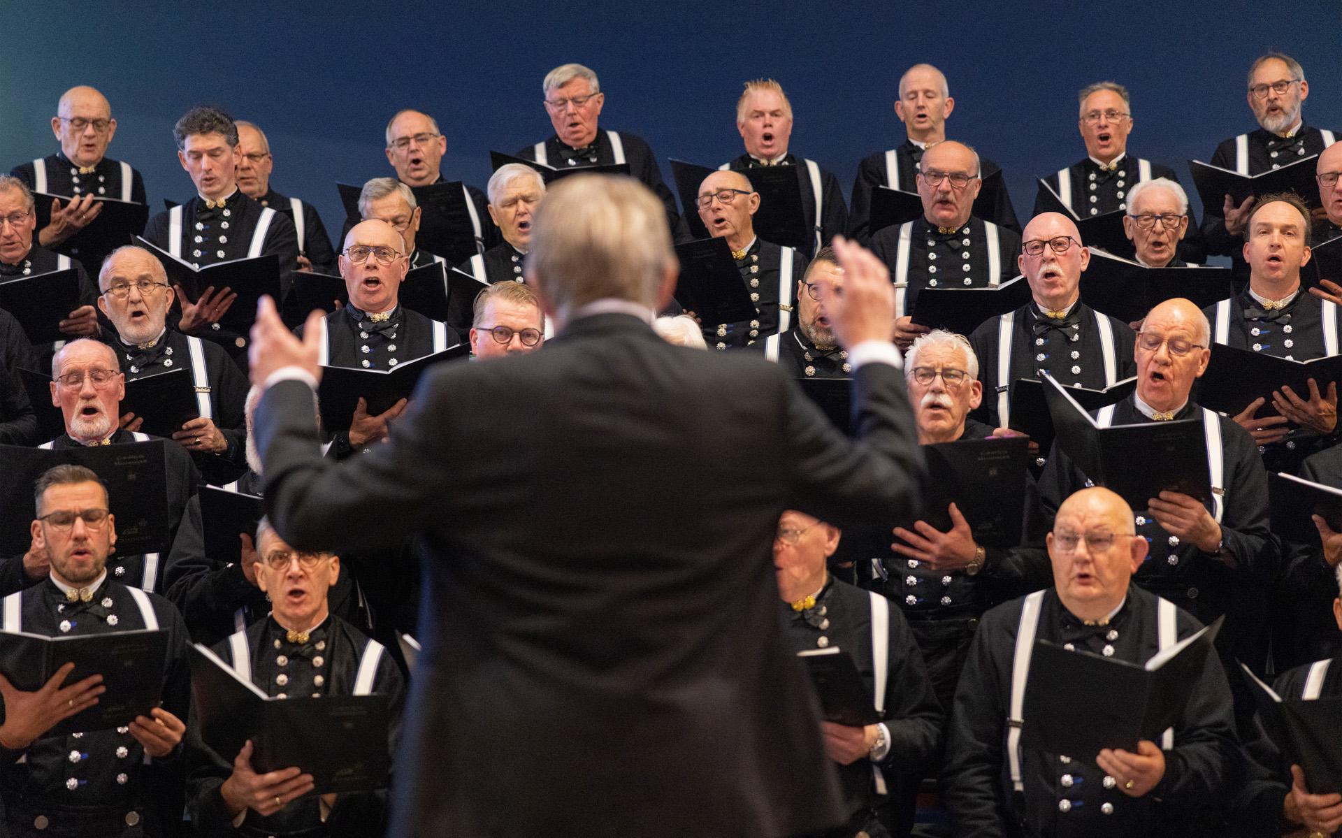 Bracht het mannenkoor vorig jaar het Staphorster volkslied tot leven, dit jaar zal de hymne van het tweelingdorp Rouveen ten gehore worden gebracht. 