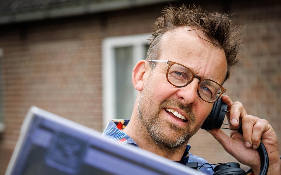 Jan-Marc Schreur. De elpee '40 jaar De Dijk' symboliseert zijn fascinerende reis met de band door de jaren heen.