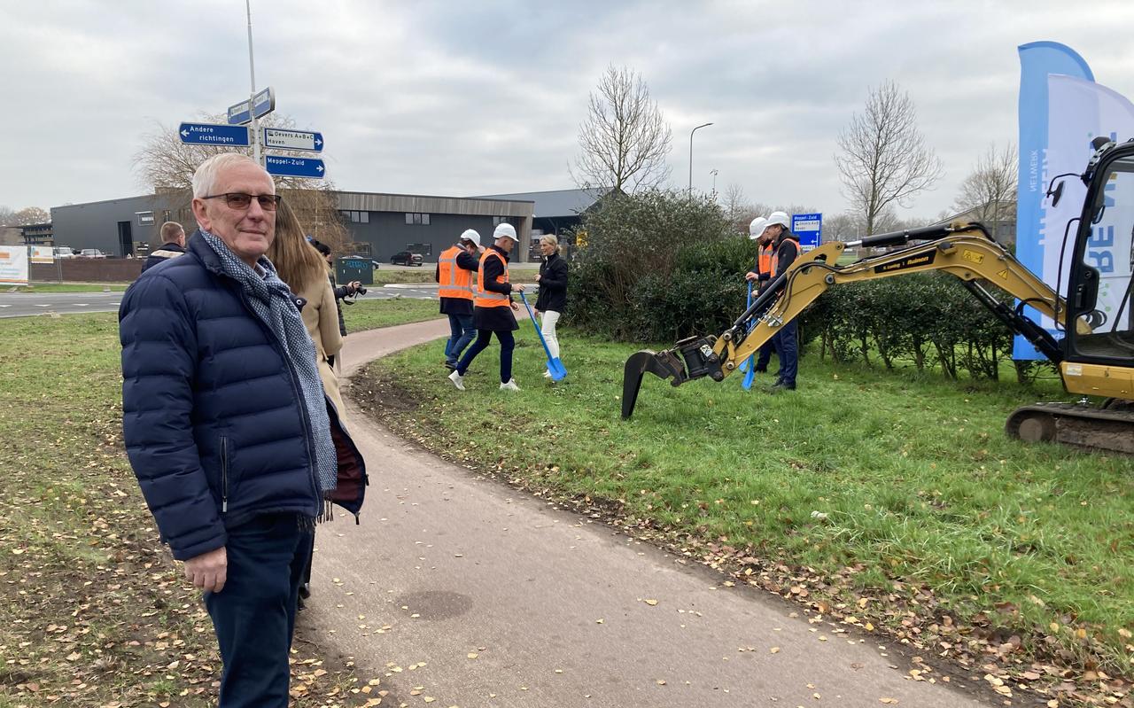 Arie Alblas poseert bij de aanleg van het glasvezelnetwerk in Meppel. Arie Alblas poseert bij de aanleg van het glasvezelnetwerk in Meppel.