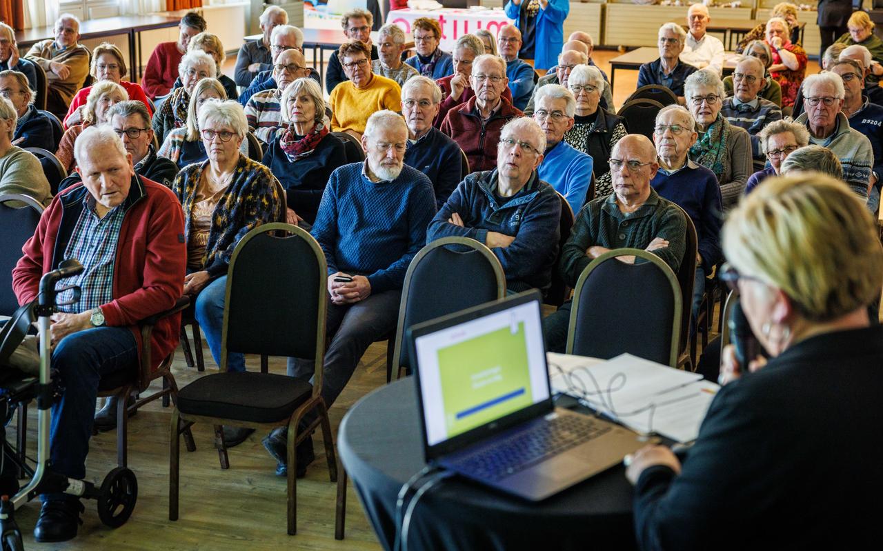 De middag voor senioren in dorpshuis de Schalle was met zo’n zeventig personen goed bezocht. De middag voor senioren in dorpshuis de Schalle was met zo’n zeventig personen goed bezocht.