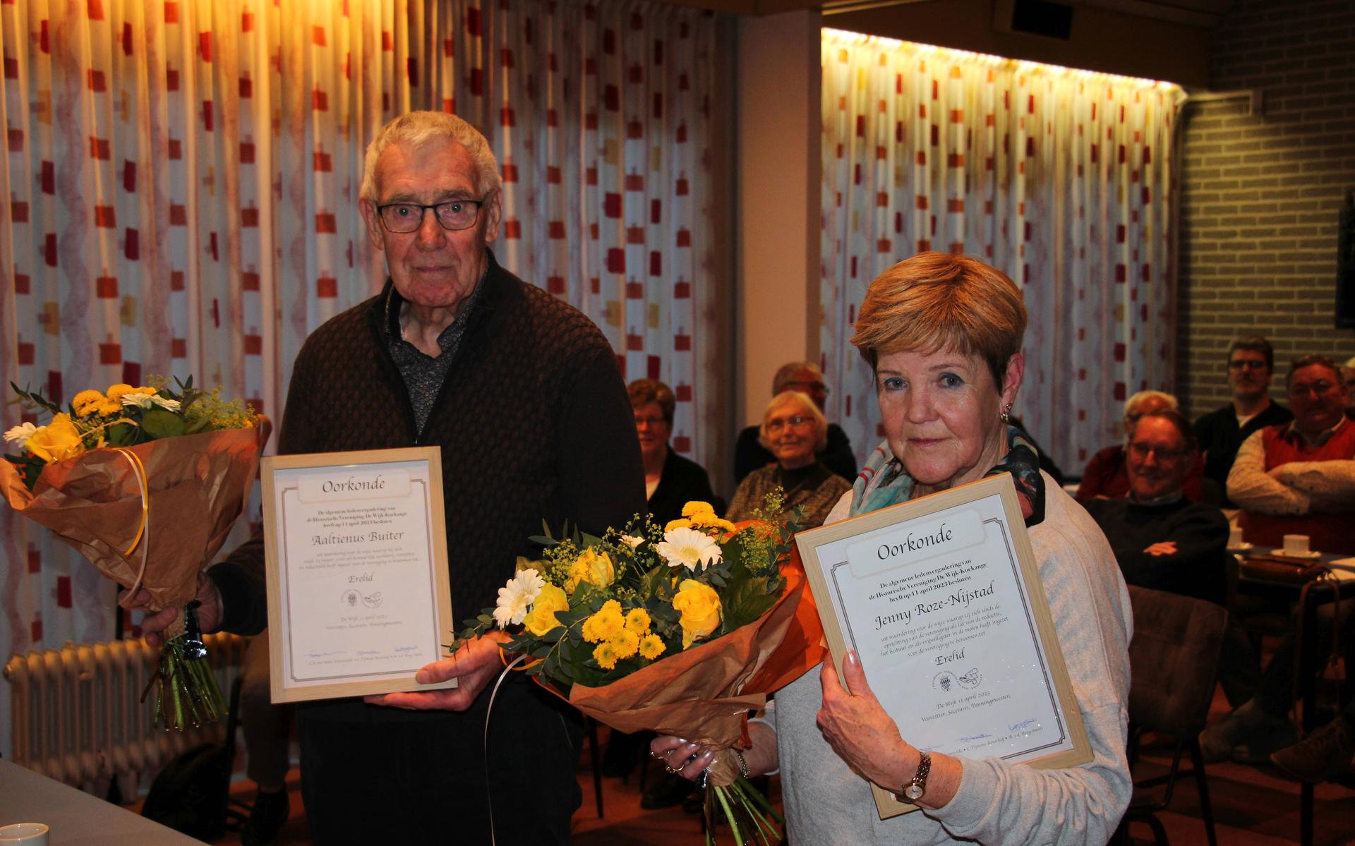 Aaltienus Buiter en Jenny Roze zijn sinds dinsdagavond erelid van de Historische Vereniging de Wijk-Koekange.