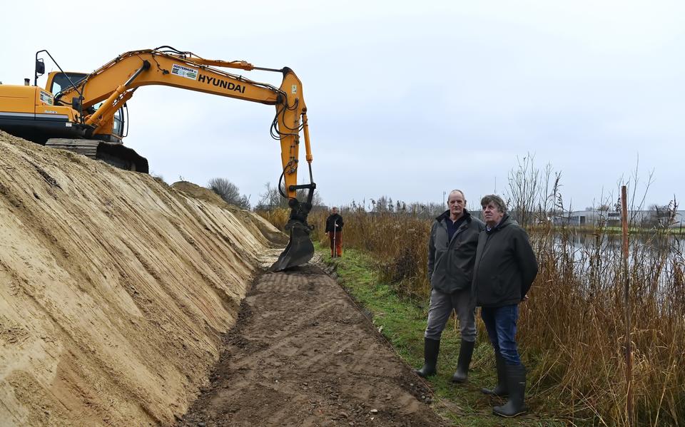 De plaats voor de elementen wordt vlak gemaakt. 