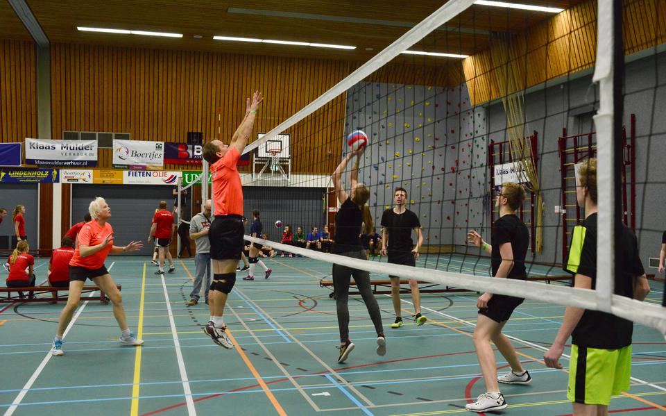 Nachtvolleybal in Staphorst. Foto van een aantal jaren geleden.