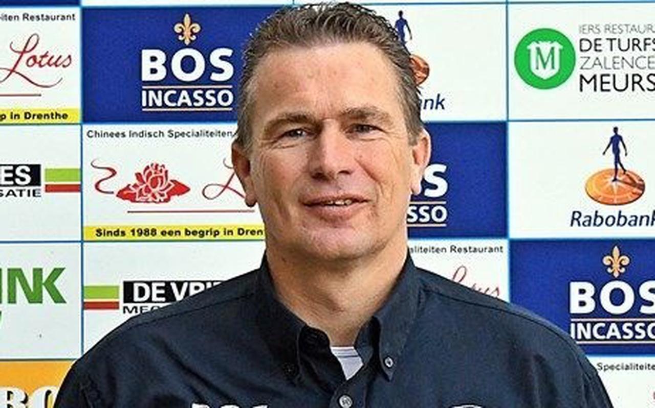 Karlo Meppelink uit Hoogeveen, de huidige trainer van VKW uit Westerbork, is vanaf volgend voetbalseizoen de nieuwe oefenmeester van vv Staphorst.
