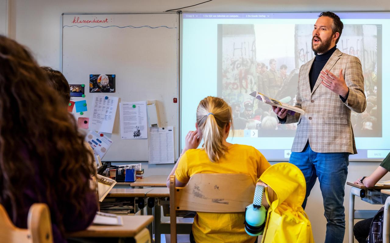 Leerkracht Reinier van Putten van KC Het Kompas in Meppel. Leerkracht Reinier van Putten van KC Het Kompas in Meppel.