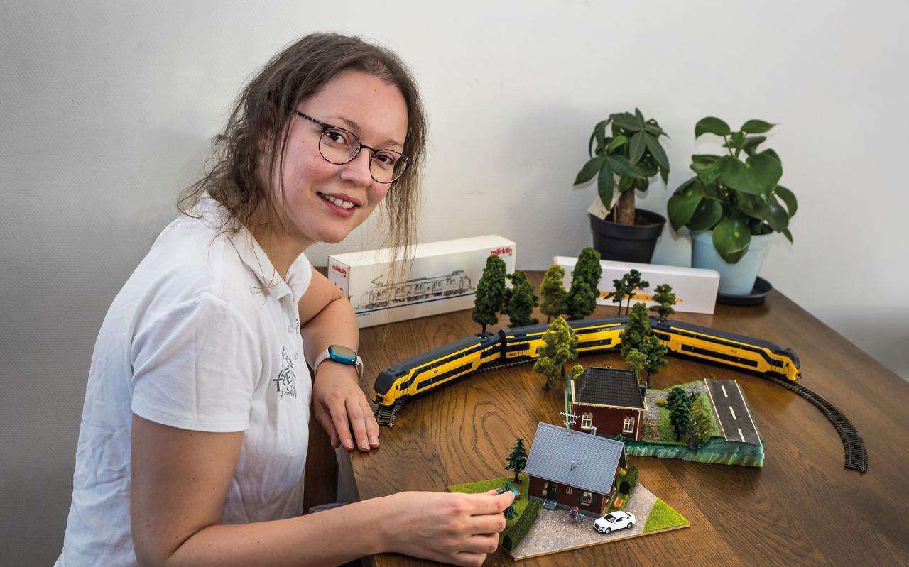 Simone Pleizier uit Meppel doet mee aan televisieprogramma De Grote Kleine Treinencompetitie. Simone Pleizier uit Meppel doet mee aan televisieprogramma De Grote Kleine Treinencompetitie.