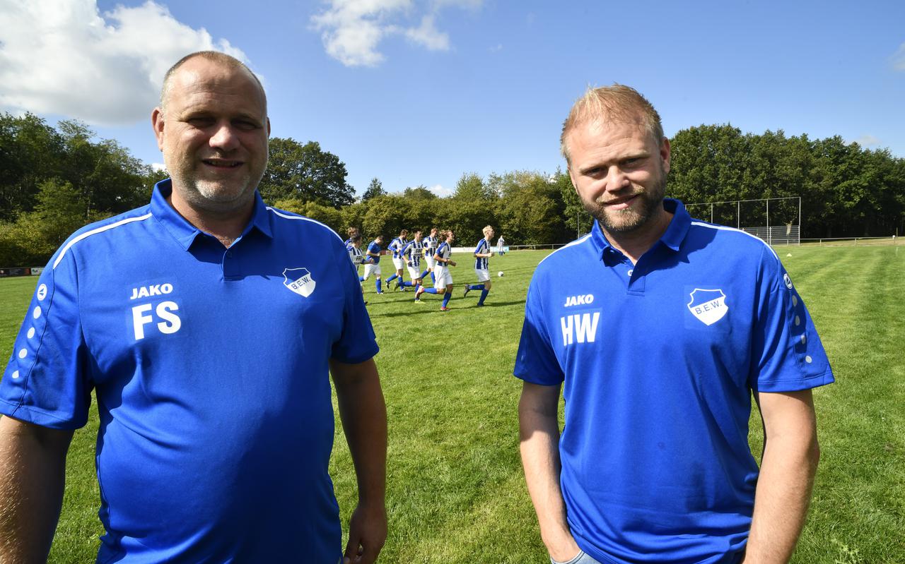 Fred Sieders (links) en Harmen Woudenberg vormen dit seizoen het trainersduo van BEW uit Vledder.