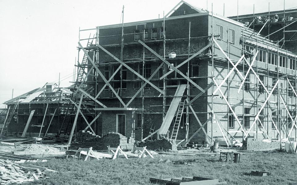 De bouw van het Diaconessenhuis in de jaren dertig van de vorige eeuw.