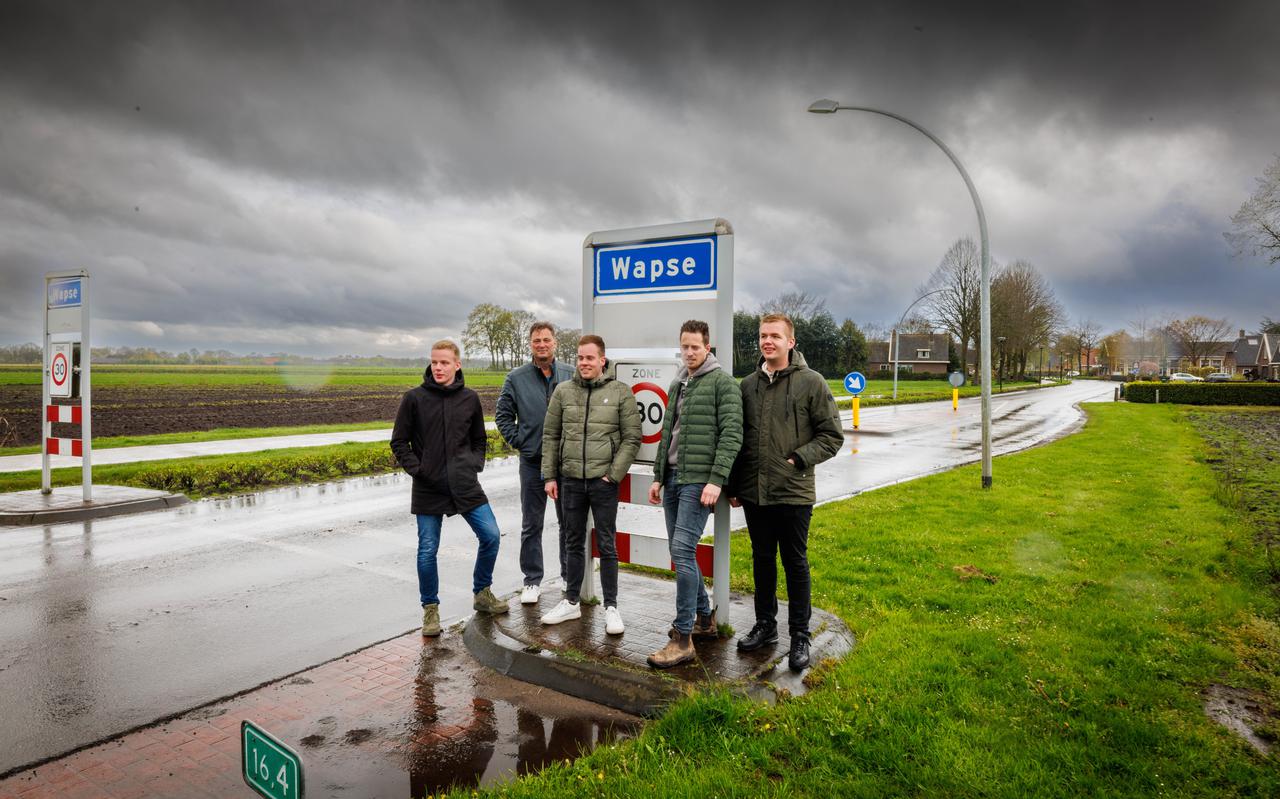 Een deel van de bouwgroep Wapse, van links naar rechts: Bjorn Dijkveld Stol, Fokko Haveman, Roy Boer, Ruben van Kampen en Stan Dijkveld Stol.
