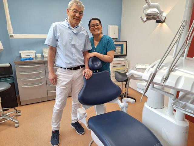 Tandarts Peter Holthuysen neemt na twintig jaar afscheid van Staphorst: ‘Mensen gingen niet naar de 