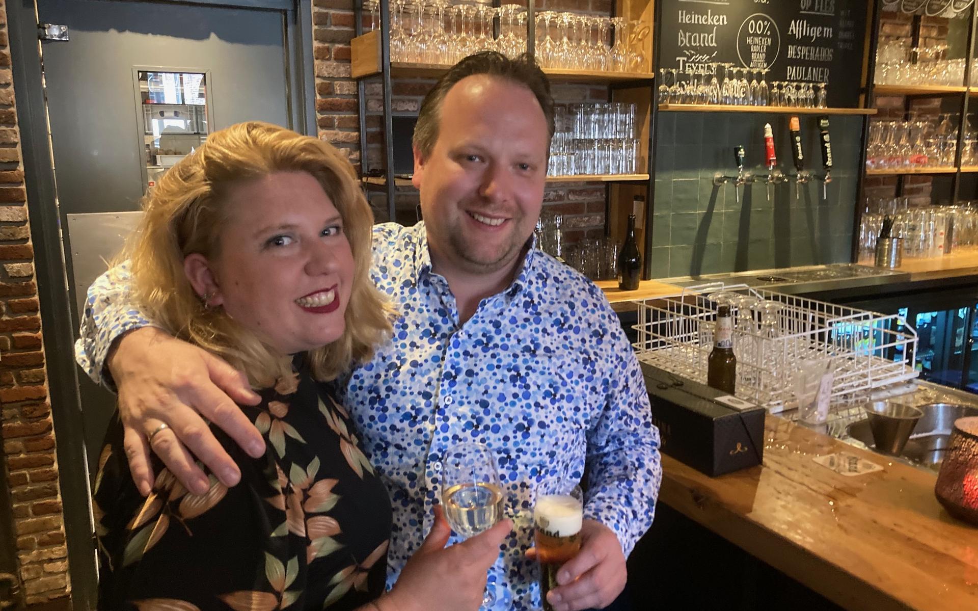 Cynthia en Jan Cees Garvelink heffen het glas op een mooie toekomst. 