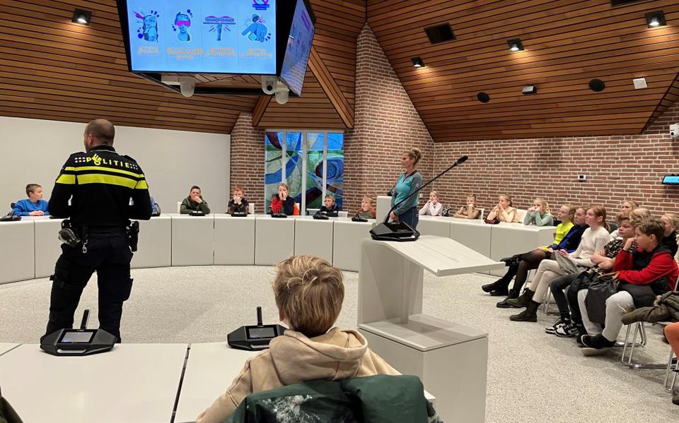 Leerlingen van basisscholen konden ook vragen stellen aan de hulpverleners