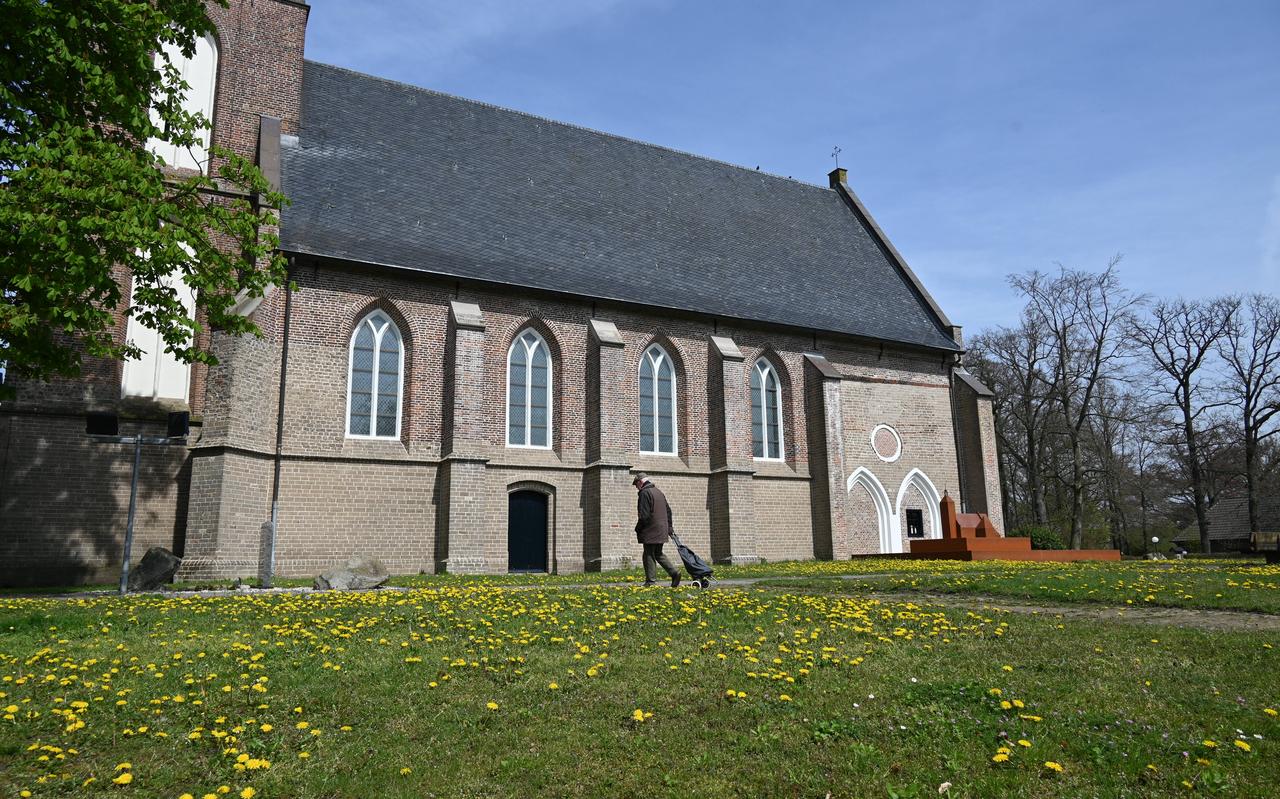 De Mariakerk in Ruinen staat aan de vooravond van een reeks veranderingen. Herinrichting binnen en buiten en aanbouw van een nieuw centrum, dat De Bron moet vervangen. De Mariakerk in Ruinen staat aan de vooravond van een reeks veranderingen. Herinrichting binnen en buiten en aanbouw van een nieuw centrum, dat De Bron moet vervangen.