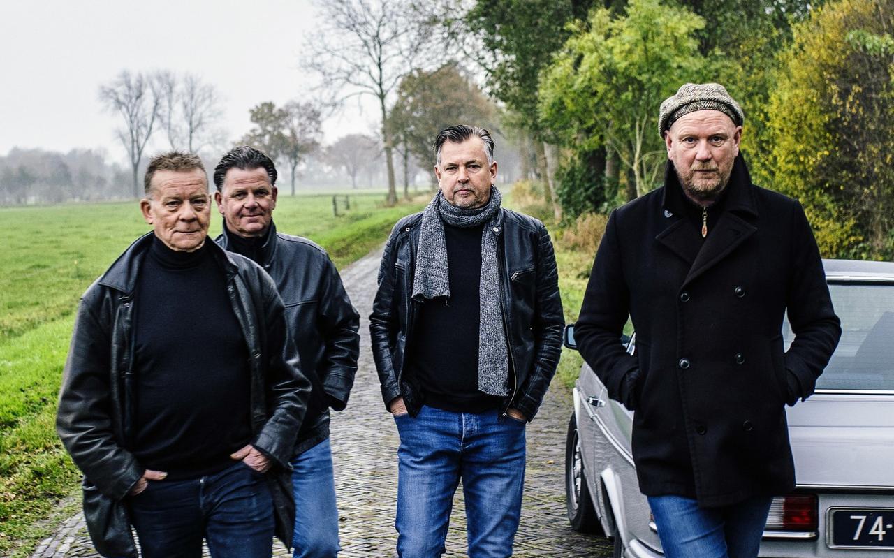 De Verveners uit Rouveen en Hoogeveen debuteren na veertig jaar met hun eerste single. Heel bijzonder. 