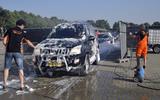Feestweek Nijeveen wordt coronaproof gehouden. De start, auto's wassen met een schuimkanon.