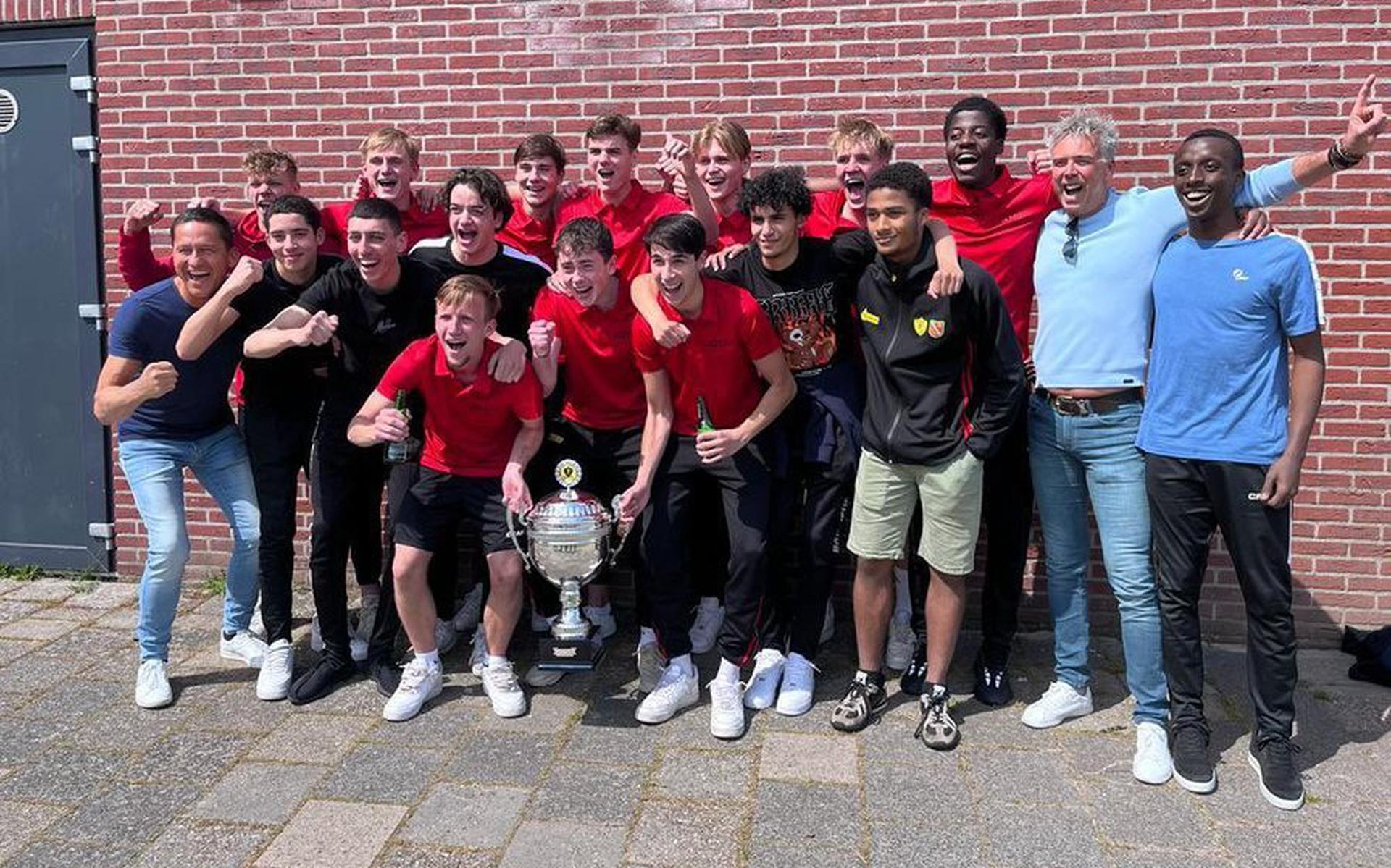 Het combinatieteam FC Meppel/Alcides JO19-1 heeft zaterdag door een 2-1 zege op Roda'23 promotie naar de 1ste divisie bewerkstelligd.