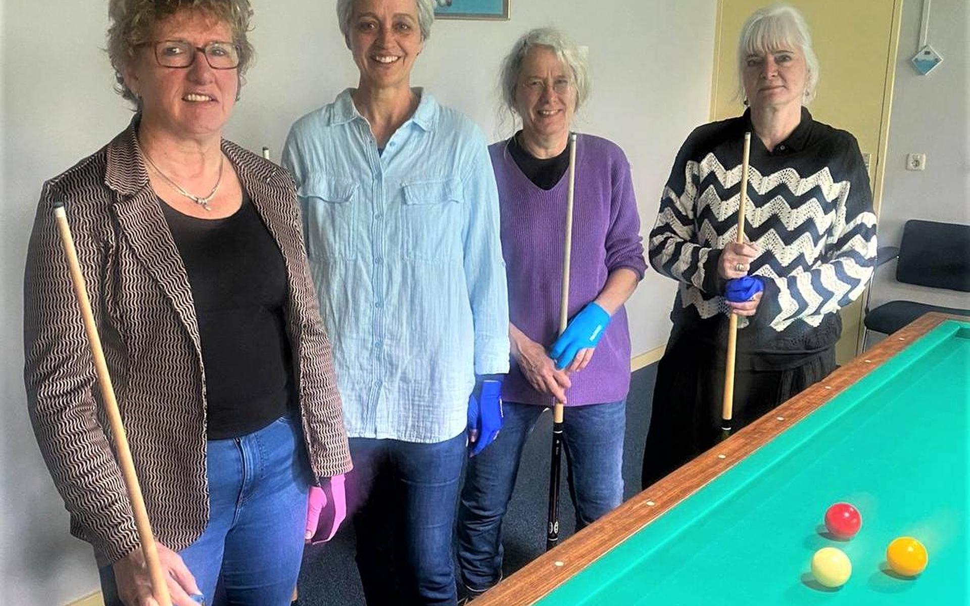 De vier sterkste vrouwen bij Het Groene Laken in Dwingeloo, geheel rechts kampioene Henny Werring.