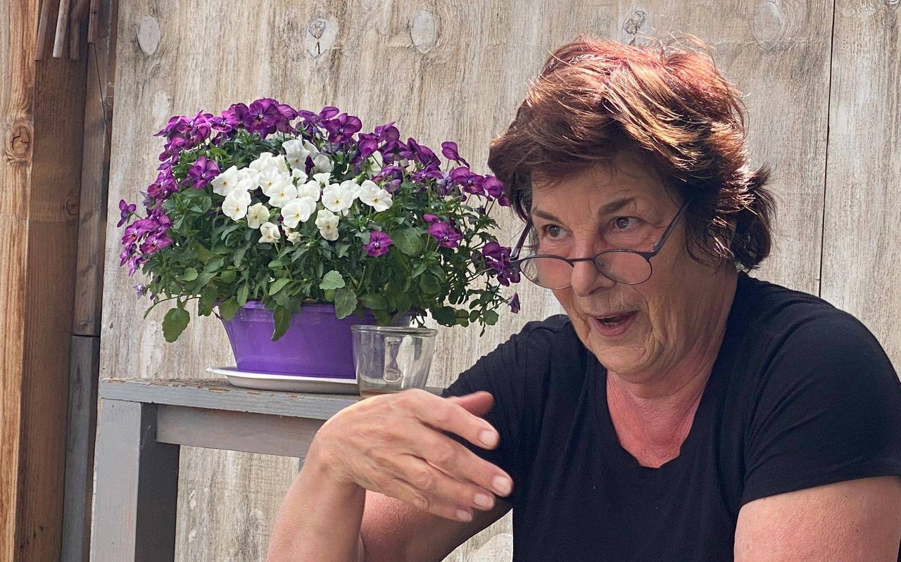 Elisa van den Berg uit Meppel is kunstenaar, maar ook talentcoach. 'Jongeren kunnen zo een jaar besparen als ze geholpen worden te kiezen.' Elisa van den Berg uit Meppel is kunstenaar, maar ook talentcoach. 'Jongeren kunnen zo een jaar besparen als ze geholpen worden te kiezen.'