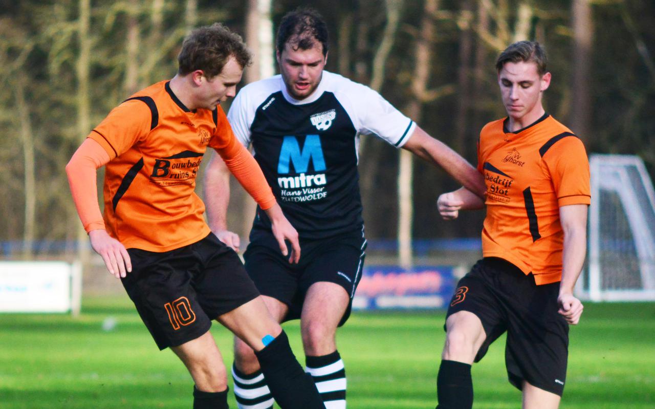 VV IJhorst in het kenmerkende oranje-zwarte tenue.