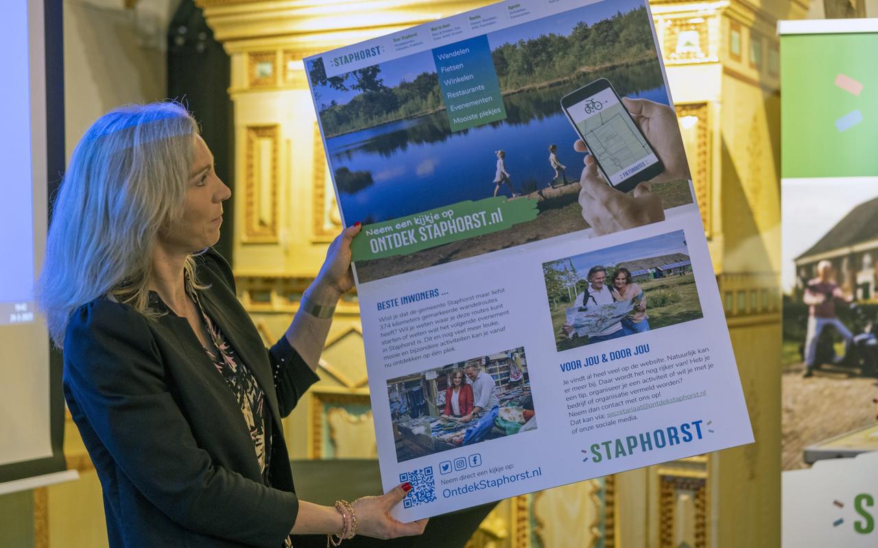 Wethouder Toerisme Herriët Brinkman start het platform Ontdek Staphorst. Wethouder Toerisme Herriët Brinkman start het platform Ontdek Staphorst.