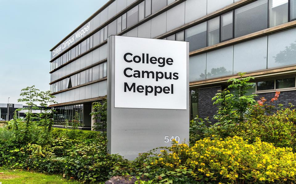 College Campus Meppel. Er worden op de parkeerplaats 75 units bij gebouwd.