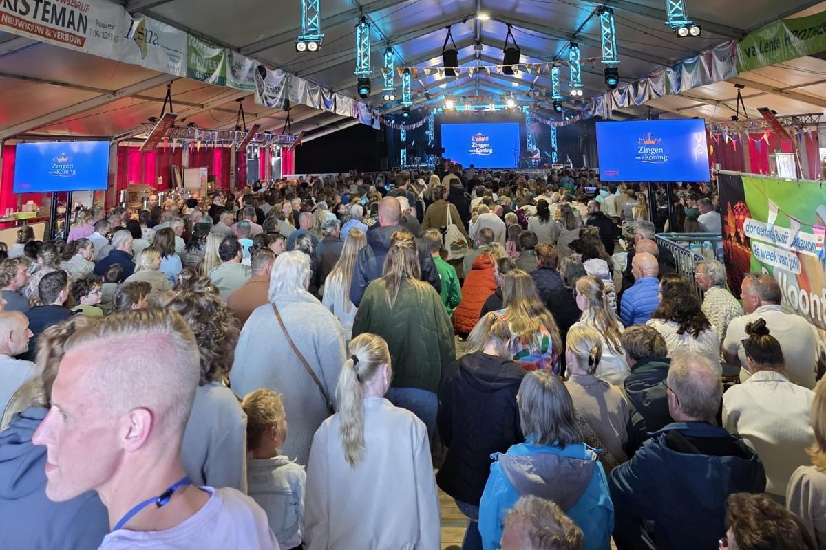 Opbrengst Sing-in Rouveen van 1250 euro is voor AED Staphorst