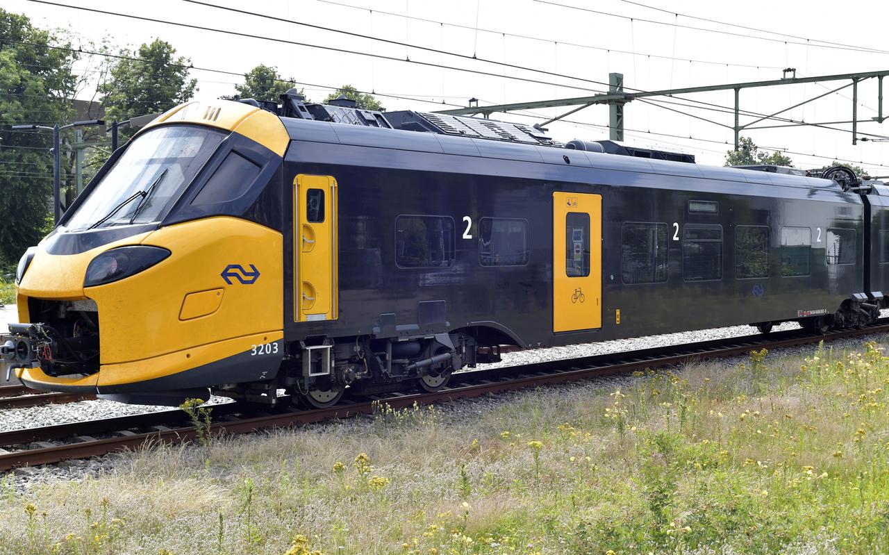 De Intercity Nieuwe Generatie (ICNG) stopte nog voor station Meppel en reed daarna terug. De Intercity Nieuwe Generatie (ICNG) stopte nog voor station Meppel en reed daarna terug.