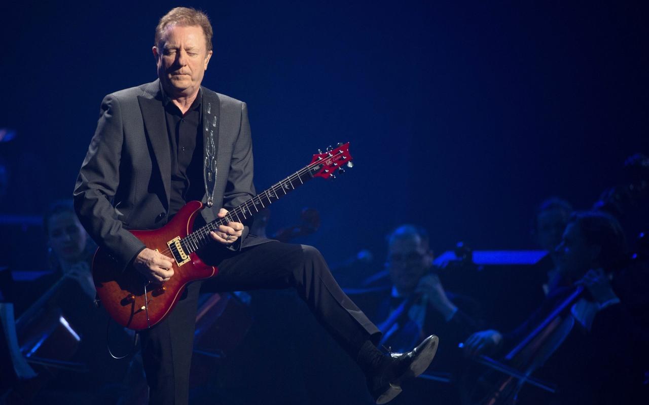 John Miles speelt zijn hit Music nog geregeld, bijvoorbeeld tijdens Night of the Proms-concerten zoals hier in het Poolse Lodz. John Miles speelt zijn hit Music nog geregeld, bijvoorbeeld tijdens Night of the Proms-concerten zoals hier in het Poolse Lodz.