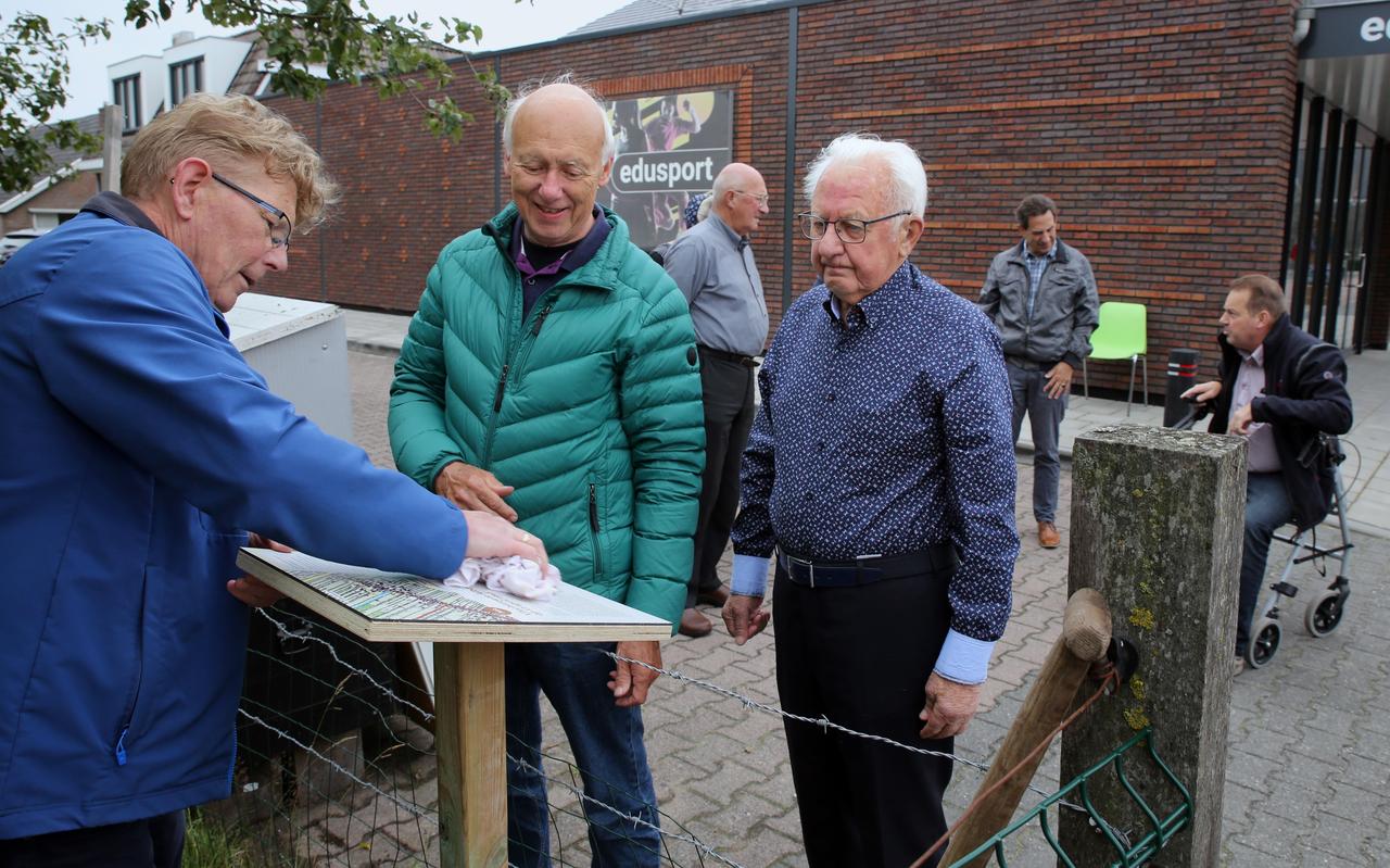 Rechts Albert Hokse. Rechts Albert Hokse.