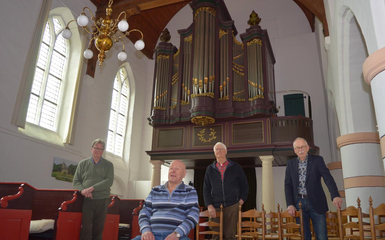 De orgelcommissie met van links naar rechts Herman Steendam, Jan Boverhof, Ties Gerretsen en Jan van Calker. De orgelcommissie met van links naar rechts Herman Steendam, Jan Boverhof, Ties Gerretsen en Jan van Calker.