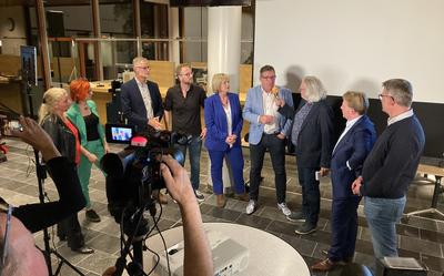 Eduard Annen aan het woord op de uitslagenavond in Meppel.