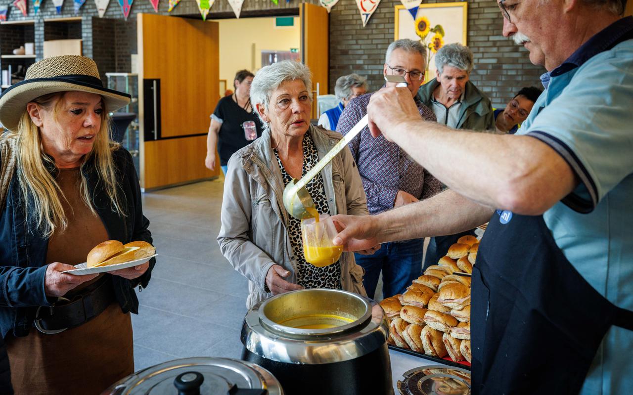 Vrijwilligers van De MensA zorgden voor soep, broodjes en culinaire verrassingen.